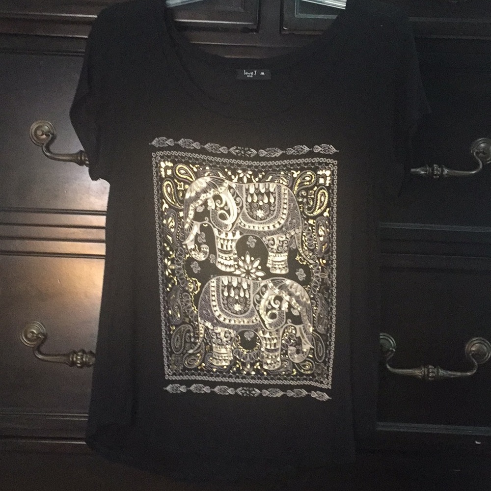 Light, stretchy elephant top